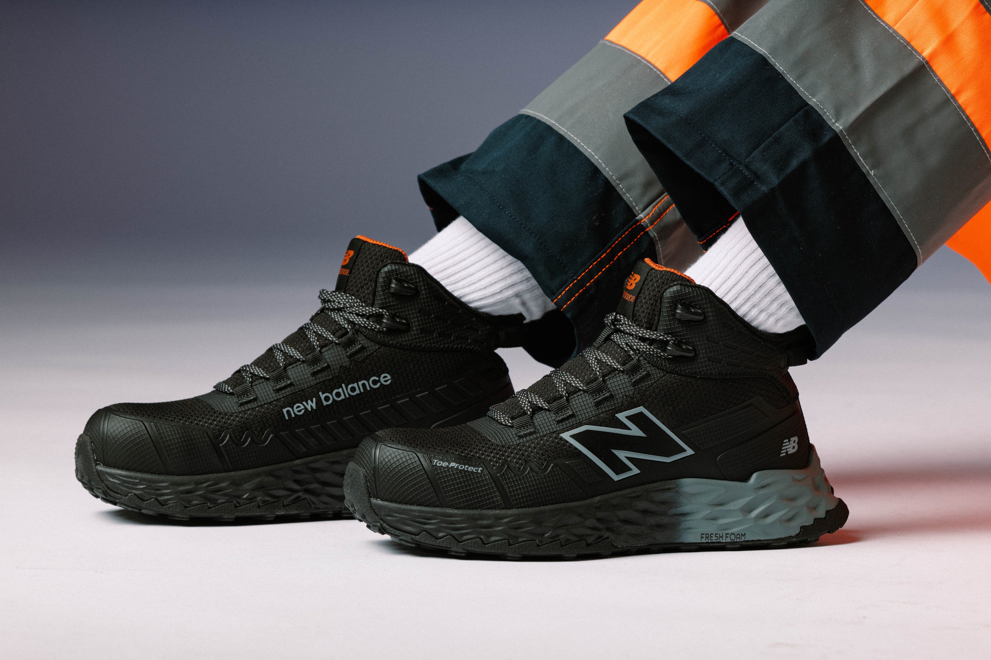New Balance Cremorne Mid Womens, S3 Sicherheitsstiefel ESD HRO FO, schwarz / grau, Weite D, EN ISO 20345